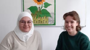 Aya Krkoutli (links) und Elly Reich sprechen für die Grüne Jugend in Baden-Württemberg. Foto: Allgöwer