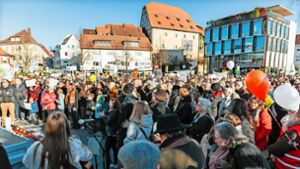 Dicht an dicht drängten sich die Teilnehmer bei der Demo auf dem Elbenplatz. Foto: Eibner-Pressefoto/Sandy Dinkelacker