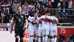 Harry Kane und die Bayern fahren mit einer Niederlage aus Stuttgart nach Hause. Foto: Bernd Weißbrod/dpa