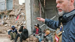 Bilder aus dem zerstörten Mosul, wo Kinder Trümer räumen: Die Schuld am Krieg trägt, so „Boom & Crash“, die Börse. Foto: SWR /Rupert Russel