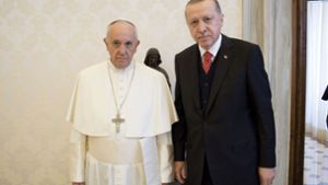 Ernste Mienen: Recep Tayyip Erdogan und Papst Franziskus in Rom. Foto: dpa