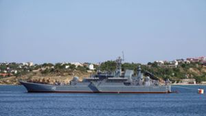 Das Landungsschiff „Nowotscherkassk“ wurde wohl Ziel eines ukrainischen Luftangriffs. (Archivbild) Foto: dpa/Ulf Mauder