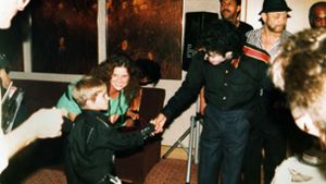 Ein Bild aus „Leaving Neverland“: Michael Jackson mit dem noch jungen Wade Robson, der ihn später gegen Vorwürfe des Missbrauchs erst in Schutz nahm und dann beschuldigte. Foto: HBO