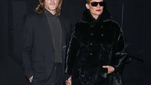 Hand in Hand bei der Pariser Fashion Week: Norman Reedus und Diane Kruger. Foto: imago/ABACAPRESS