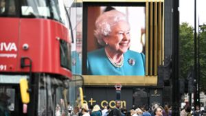 Millionen Menschen trauern nach dem Tod der Queen – doch es kommt auf Kritik auf. Foto: AFP/STEPHANE DE SAKUTIN