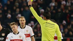 Das Foul von Santiago Ascacibar vom VfB Stuttgart ist Gegenstand der Diskussionen in der Presselandschaft. Foto: Pressefoto Baumann