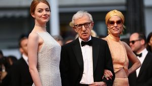 Starregisseur Woody Allen mit Emma Stone (links) und Parker Posey beim Filmfestival von Cannes. Die drei stellten den Film Irrational Man vor. Foto: Getty Images Europe