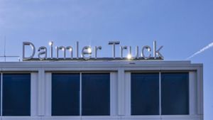 Daimler Truck geht für die Produktion von Batteriezellen in den USA eine Partnerschaft ein. Foto: imago images/Arnulf Hettrich/Arnulf Hettrich via www.imago-images.de