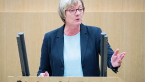 Finanzministerin Edith Sitzmann will für Entlastung der Pächter des Landes sorgen. Foto: dpa/Tom Weller