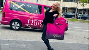 Ayse Caliskan vor dem Auto von „Shopping Queen“. Foto: privat