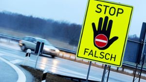 Ein Falschfahrer hat auf der B 27 bei Leinfelden-Echterdingen mehrere Verkehrsteilnehmer gefährdet. (Symbolfoto) Foto: dpa/Tobias Hase