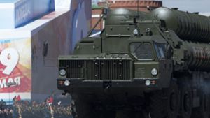 Deutschland legt seine Waffenlieferungen in die Türk auf Eis. Sind russische Waffen eine Alternative für Ankara? Hier ein Raketensystem des Typs S-400 während der Parade zum Tag des Sieges im Mai auf dem Roten Platz in Moskau. Foto: AP