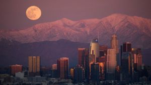 Der „Cold Moon“ über Los Angeles in seiner vollen Pracht. Foto: AFP/PATRICK T. FALLON