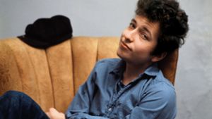 Bob Dylan zu Beginn seiner Karriere in den frühen 1960er Jahren. In unserer Bildergalerie stellen wir sieben prägende Lieder des Singer-Songwriters vor. Foto: Sony Music