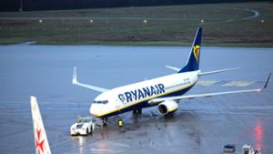 Eine Passagiermaschine der Fluggesellschaft Ryanair auf dem Flughafen Köln/Bonn. Foto: Thomas Banneyer/dpa