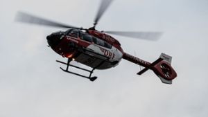 Wegen der schweren Verletzungen, die sich die 64-Jährige zugezogen hatte, musste ein Rettungshelikopter gerufen werden. (Symbolbild) Foto: picture alliance/dpa