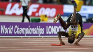 Usain Bolt am Boden: Der schnellste Mann der Welt erlitt in seinem letzten Rennen in London einen Krampf und ging zu Boden. Foto: AFP