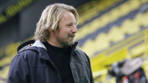 Sven Mislintat hat in Dortmund reichlich Grund zum Schmunzeln. Doch der Sportdirektor des VfB Stuttgart wartet noch auf seine Vertragsverlängerung. Foto: Baumann
