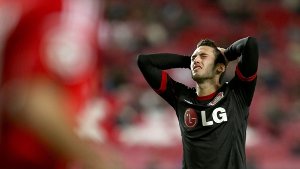 Bayer 04 Leverkusens Hakan Calhanoglu ärgert sich: in Lissabon reicht es nur zu einem 0:0. Foto: LUSA