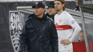 Beim Heimsieg gegen den 1. FC Köln war Bruno Labbadia nicht nur mit Borna Sosa ziemlich zufrieden – welche Startelf der VfB-Trainer auf Schalke vermutlich ins Rennen schicken wird,  zeigen wir in unserer Bildergalerie. Foto: Baumann