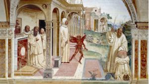 Der heilige Benedikt (rechts) schlägt einen  Besessenen und befreit ihn so  vom Teufel –  Malerei in der Abtei von Monte Oliveto Maggiore in  der Toskana. Foto: imago/Leemage/imago stock&people
