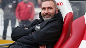 VfB-Trainer Tim Walter geht optimistisch ins Spiel beim SV Sandhausen. Foto: Baumann