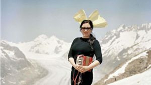 Erika Stucky spielt gern mit  Elementen der Schweizer Folklore. Foto: Veranstalter