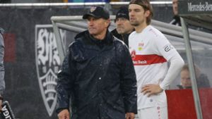 Trainer Bruno Labbadia (links)  steht neben Borna Sosa  am Spielfeldrand im Spiel gegen SV Werder Bremen. (Archivbild) Foto: Pressefoto Baumann/Hansjürgen Britsch