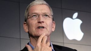 Apple-Chef Tim Cook macht’s mal wieder spannend. Foto: AP