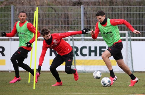 Marcin Kaminski (rechts) vom VfB Stuttgart konnte voll mittrainieren. Foto: Pressefoto Baumann/Julia Rahn