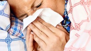 Die Abstands- und Hygieneregeln, die zur Bekämpfung der Corona-Pandemie gelten, helfen, die Influenza-Erreger in Schach zu halten. Foto: dpa