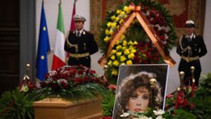 Die Trauerfeier für Gina Lollobrigida in der Kirche Santa Maria in Montesanto. Foto: AFP/ALBERTO PIZZOLI