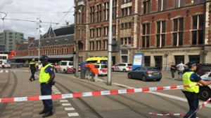 Teile des Bahnhofsgeländes im Norden der Amsterdamer Innenstadt wurden evakuiert. Foto: AFP