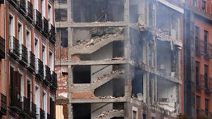 Mehrere Menschen starben. Der Schaden an dem Gebäude in Madrid ist groß. Foto: AFP/GABRIEL BOUYS
