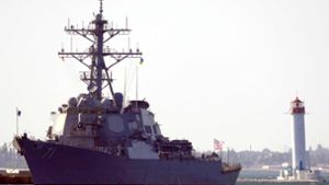 Der Zerstörer USS Ross (DDG 71) der US Navy kommt im Hafen von Odessa an. Er nimmt an der Militärübung „Sea Breeze“ (Meeresbrise) teil. Foto: dpa/Konstantin Sazonchik
