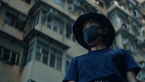 Die damals 22-jährige Pepper ist  2019 für die Freiheit ihrer Heimatstadt Hongkong auf die Straße gegangen und hat dabei viel riskiert: Szene aus „Dear Future Children“. Foto: Camino Filmverleih