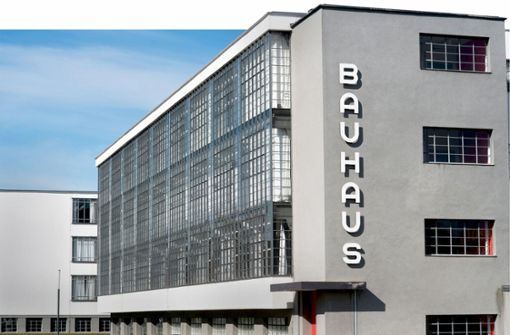 Walter Gropius baute 1925/26 in Dessau das wegweisende Hochschulgebäude. Foto: dpa-Zentralbild
