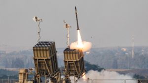 Das Iron-Dome-Raketenabwehrsystem feuert eine Abfangrakete ab. Foto: Ilia Yefimovich/dpa