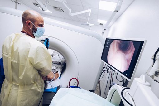 Im Klinikum Stuttgart: Innovative Diagnostik durch CT-Technologie und Therapie für Lungenkrebs.
