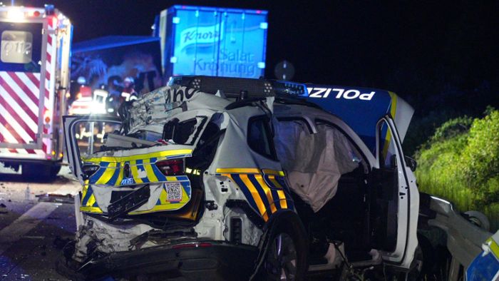 Lkw fährt in Unfallstelle: Fahrer eines Abschleppautos stirbt