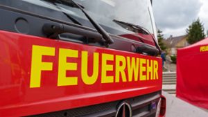 Hoffeld in Stuttgart-Degerloch: Bauarbeiter dämmen Brand auf Hochhausdach selbst ein