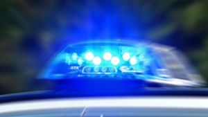 Stuttgart-Degerloch: Farbbeutel gegen Polizeigebäude geworfen –  Zeugen gesucht