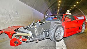 Unfall im Engelbergtunnel: der zerstörte Ferrari F40 Foto: KS-Images/Andreas Rometsch