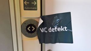 Kein so seltener Fall in deutschen Zügen: Wenn man mal dringend muss, geht plötzlich nichts mehr. Foto: Imago/Manfred Segerer